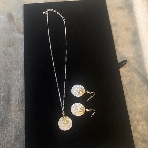 Elegant Silver Necklace and Earring Set - Picture 5 of 5